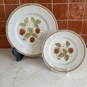 Vintage Americana Hearthside Berries'n Cream Dinner Salad Plates Service 4 Japan